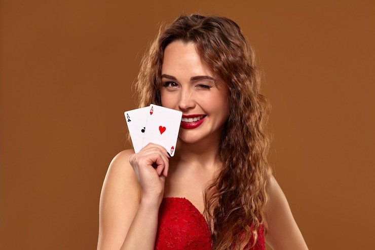 Dealer live casino profesional menyajikan permainan kartu interaktif